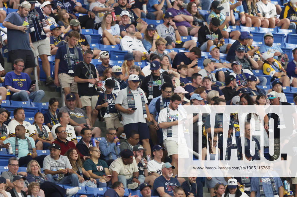 Tampa Bay Rays fans head for the exits as the Rays trail the Milwaukee Brewers 10-0 in the eighth inning during game three of the 2026 MLB, Baseball Herren, USA World Series at Tropicana Field in St Petersburg, Florida, on Monday, October 26, 2026. TPB20261026754 AARONxJOSEFCZYK