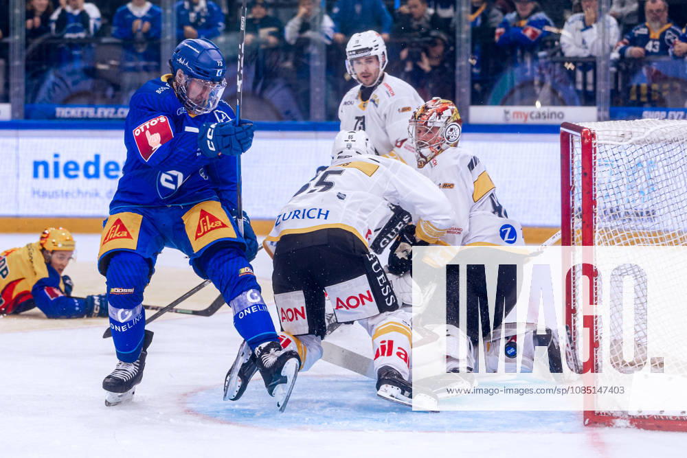 Goaltender Robert Mayer 88 of HC Lugano has to let the puck pass between his legs, shot by top scorer Vinzenz Rohrer of EV Zug 27 10 2026 National League, Regular Season, Ice Hockey, OYM Hall, Zug EV Zug HC Lugano Photo by