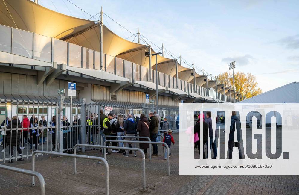 Soccer, Men s, 2026–2027 Season, DFB Cup Second Round, SSV Jeddeloh II vs. Hertha BSC, Spectators at the entrance, October 28, 2026,