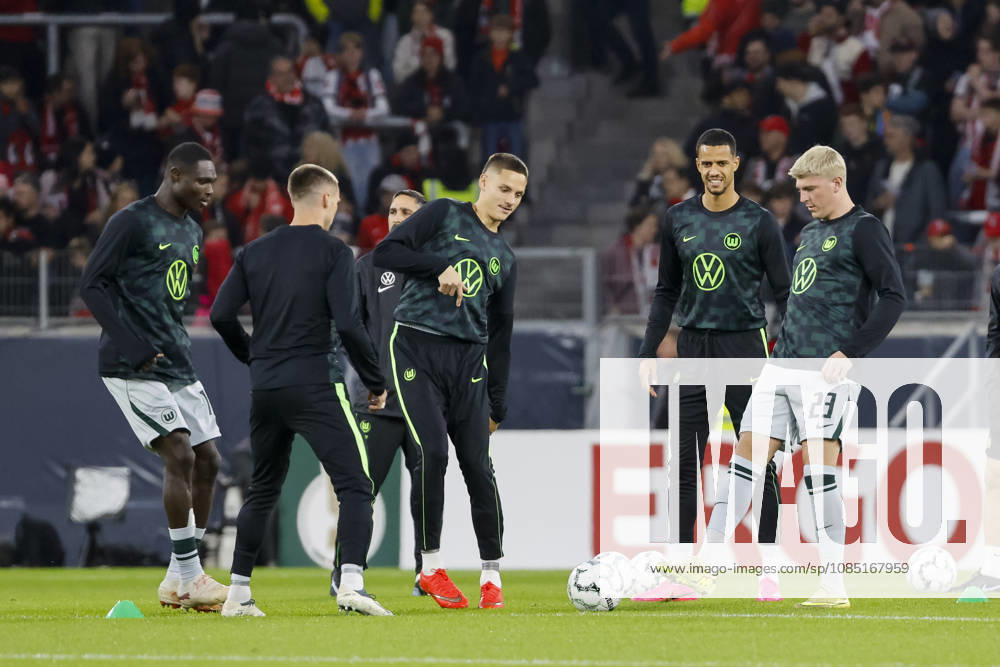 VfL Wolfsburg warming up before kickoff, Germany, soccer, DFB Cup, 2nd round, 2026–2027, SC Freiburg vs. VfL Wolfsburg, October 28, 2026, Freiburg im Breisgau, Europa-Park Stadium, Germany