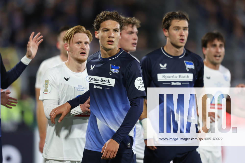 Soccer, Men s, DFB Cup, 2nd Round, SSV Jeddeloh II vs. Hertha BSC Berlin: Pascal Steinwender (7, SSV Jeddeloh II) in a tackle with Soufian Gouram (33, Hertha BSC Berlin)