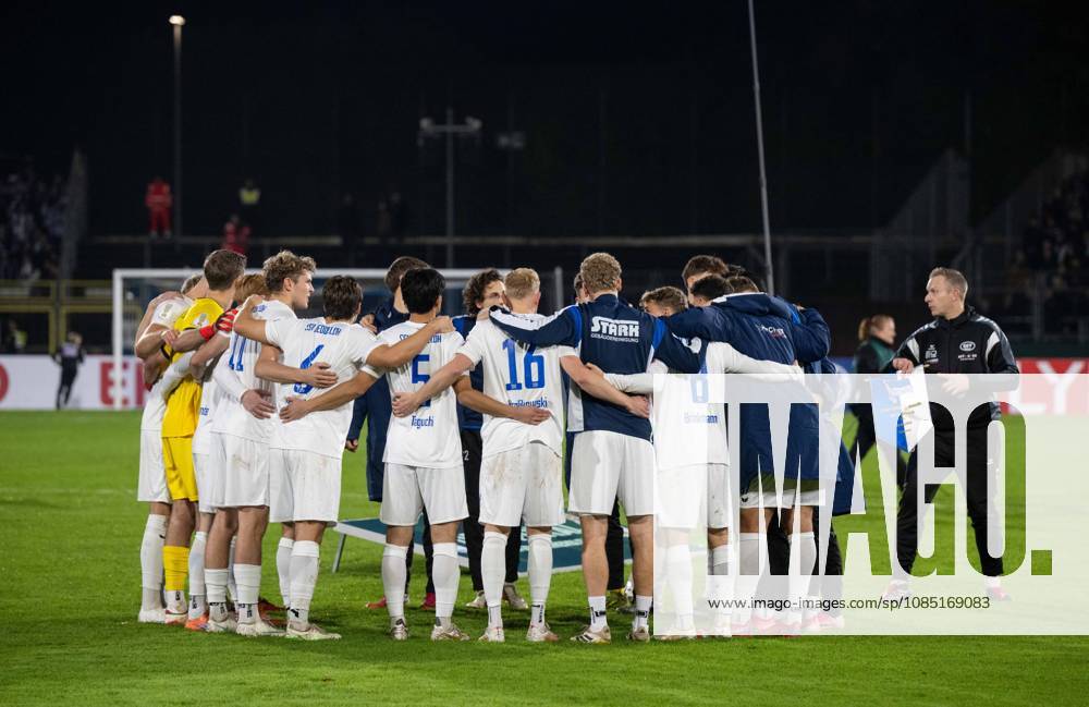 Soccer, Men s, 2026–2027 Season, DFB Cup Second Round, SSV Jeddeloh II vs. Hertha BSC, Jeddeloh s pre-game pep talk in the huddle, October 28, 2026,