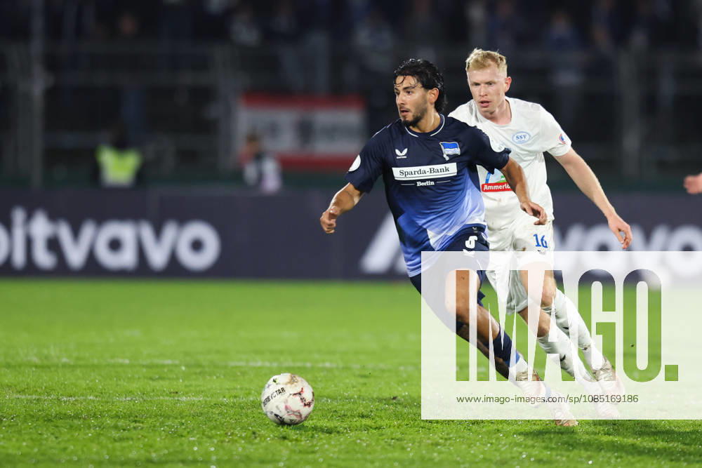 Soccer, Men s, DFB Cup, 2nd Round, SSV Jeddeloh II vs. Hertha BSC Berlin, Kevin Sessa 8 (Hertha BSC Berlin) in a tackle with Robin Krolikowski 16 (SSV Jeddeloh II)