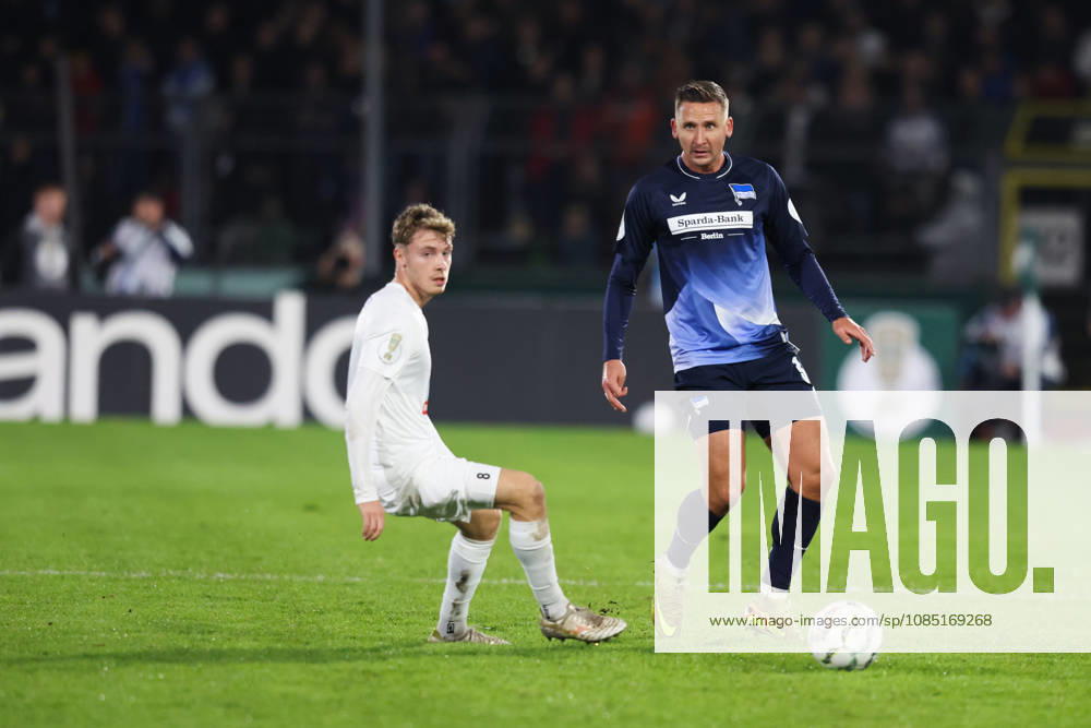 Soccer, Men s, DFB Cup, 2nd Round, SSV Jeddeloh II vs. Hertha BSC Berlin; Moritz Brinkmann 8 (SSV Jeddeloh II) in a tackle with Paul Seguin 30 (Hertha BSC Berlin)