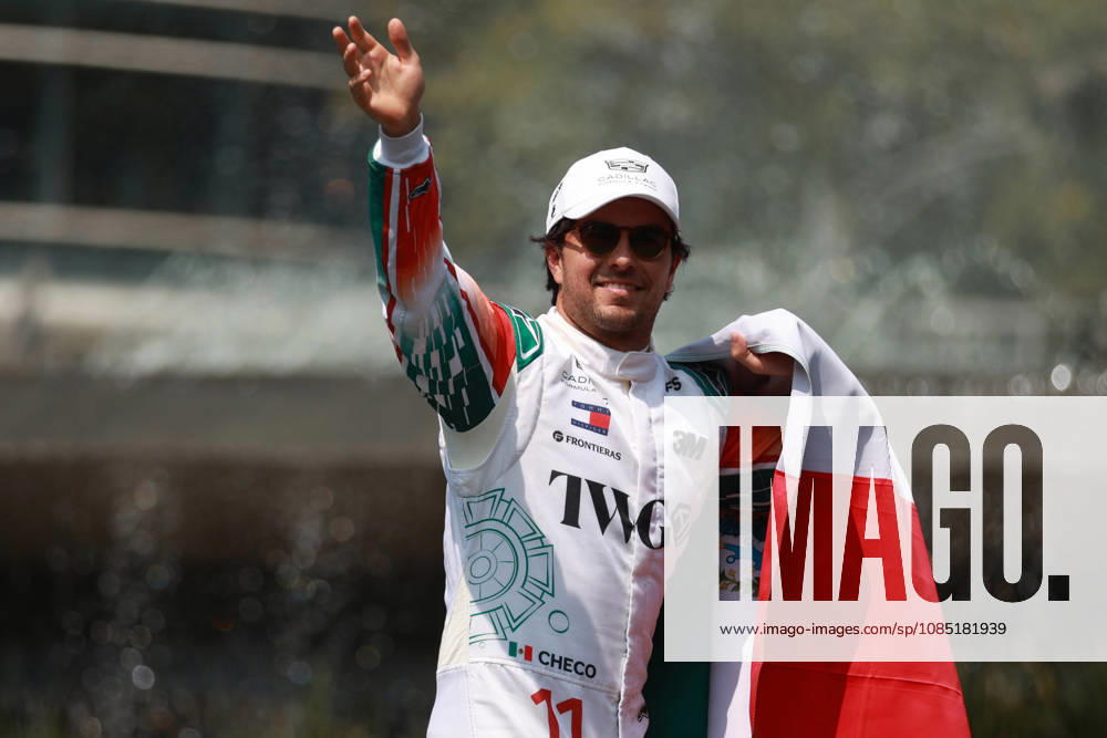 Mexico City Hosts Cadillac F1 Showrun with Driver Sergio Perez MEXICO CITY, MEXICO - OCTOBER 28: Formula 1 driver Sergio Perez of Mexico greets fans during a showrun on Paseo de la Reforma Avenue, in Mexico City, Mexico on October 28, 2026. The exhibition took place ahead of the Mexico City Grand Prix, where Perez will mark his 300th career Formula 1 race start. Daniel Cardenas Anadolu Mexico City Mexico. Editorial use only. Please get in touch for any other usage.