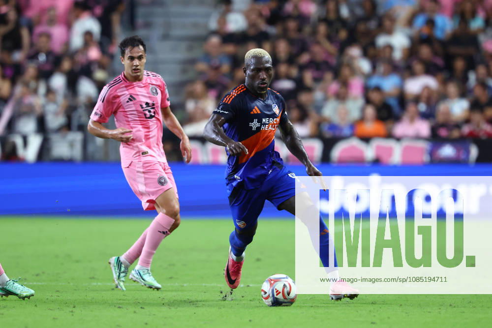 MIAMI, FL - OCTOBER 28: FC Cincinnati forward KÃ vin Denkey (9) controls the ball in the first half during the MLS, Fussball Herren, USA match between FC Cincinnati and Inter Miami CF on Wednesday, October 28, 2026 at Nu Stadium in Miami, FL (Photo by Peter Joneleit Icon Sportswire) SOCCER: OCT 28 MLS Inter Miami CF vs FC Cincinnati Icon2601028007