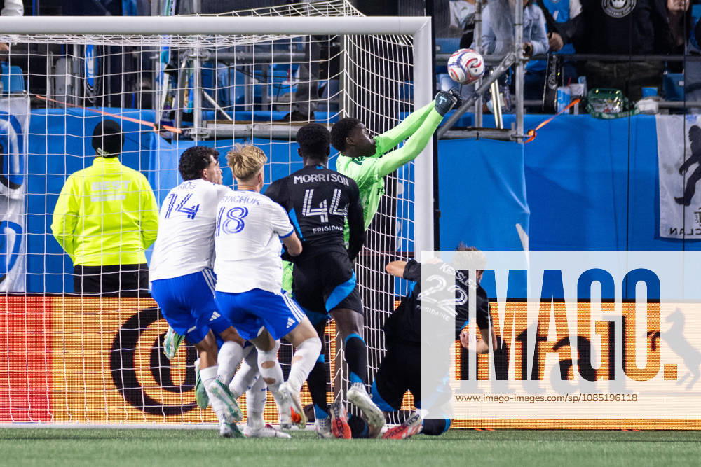 CF Montreal goalkeeper Samsy Keita (41) knocks the ball away during the second half against the Charlotte FC in the MLS, Fussball Herren, USA match up at Bank of America Stadium in Charlotte, NC. Mandatory Credit: -Cal Media Charlotte United States - ZUMAc04_ 20261028_zma_c04_020