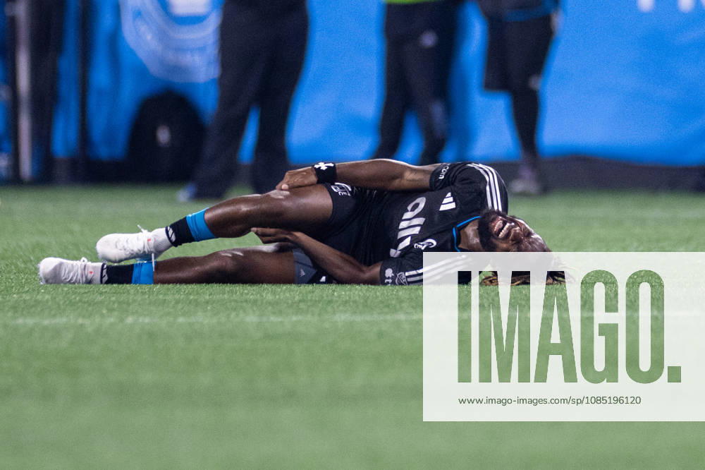 Charlotte FC forward Allan Saint-Maximin (10) goes down against the CF Montreal during the second half of the MLS, Fussball Herren, USA match up at Bank of America Stadium in Charlotte, NC. Mandatory Credit: -Cal Media Charlotte United States - ZUMAc04_ 20261028_zma_c04_021
