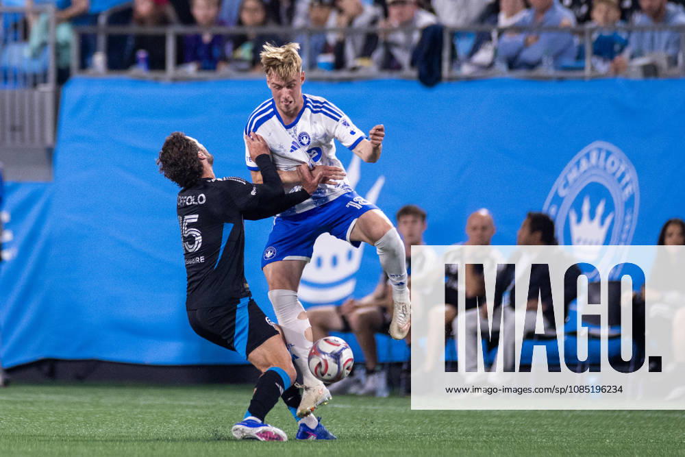 Charlotte FC defender Harry Toffolo (15) runs into CF Montreal midfielder Hennadii Synchuk (18) during the first half of the MLS, Fussball Herren, USA match up at Bank of America Stadium in Charlotte, NC. Mandatory Credit: -Cal Media Charlotte United States - ZUMAc04_ 20261028_zma_c04_026