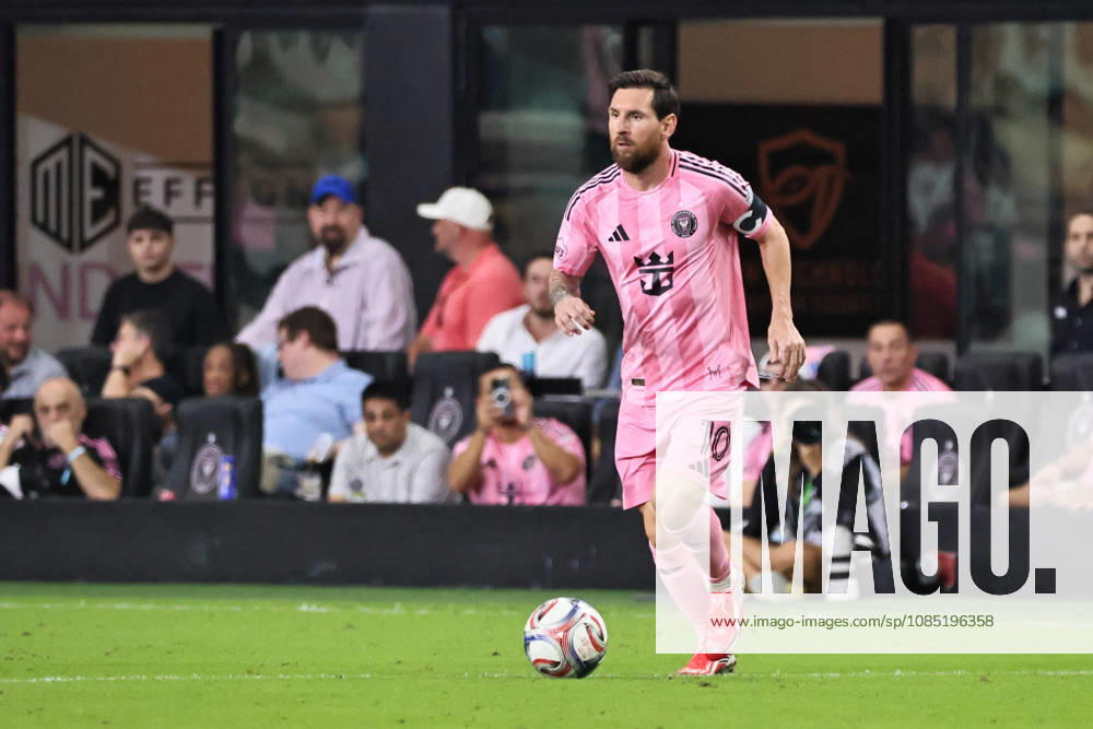 LIONEL MESSI (10) of Inter Miami CF controls a ball during a 2026 MLS, Fussball Herren, USA soccer match between Inter Miami CF and FC Cincinnati. Miami USA - ZUMAa257 20261028_zsp_a257_001