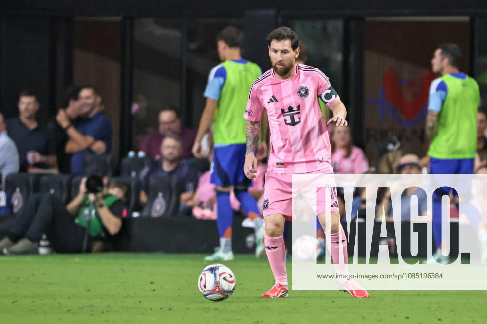 Inter Miami CF forward Lionel Messi (10) controls a ball during a 2026 MLS, Fussball Herren, USA soccer match between Inter Miami CF and FC Cincinnati. Soccer 2026: Inter Miami CF 2:2 FC Cincinnati. - ZUMAa257 20261028_zsp_a257_002
