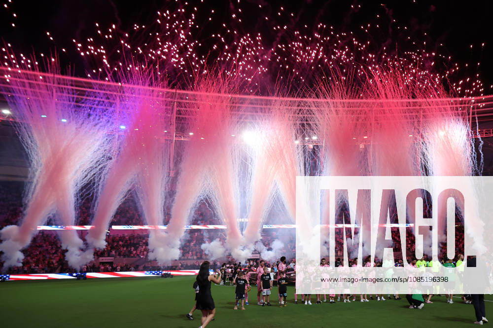 MIAMI, FL - OCTOBER 28: Fieworks light the field before the MLS, Fussball Herren, USA match between FC Cincinnati and Inter Miami CF on Wednesday, October 28, 2026 at Nu Stadium in Miami, FL (Photo by Peter Joneleit Icon Sportswire) SOCCER: OCT 28 MLS Inter Miami CF vs FC Cincinnati Icon2601028011