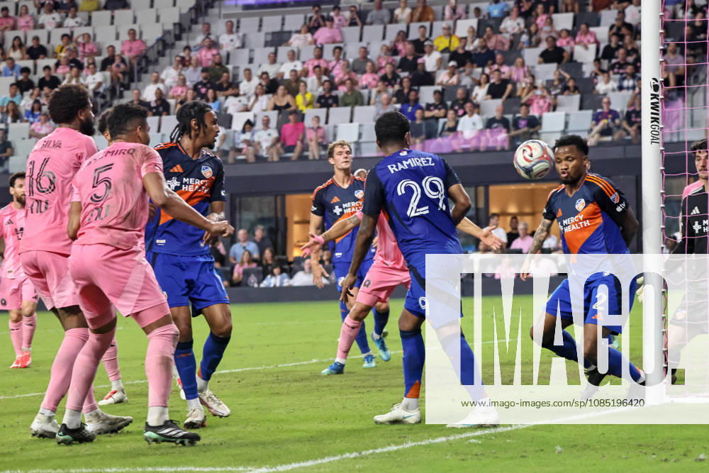 FC Cincinnati defender Alvas Powell (2) clears a shot from Inter Miami CF defender Micael Dos Santos (16) during a 2026 MLS, Fussball Herren, USA soccer match between Inter Miami CF and FC Cincinnati. Soccer 2026: Inter Miami CF 2:2 FC Cincinnati. - ZUMAa257 20261028_zsp_a257_016