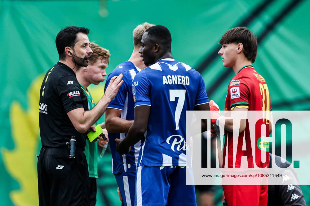 Referee Daniel Stefanski (Poland), Yannick Agnero (Lech Poznan) and Tomasz Pytlak (Siarka Tarnobrzeg) seen during STS Polish CUP 2026 2027 match between Siarka Tarnobrzeg and Lech Poznan at Municipal Stadium. Final Score: Siarka Tarnobrzeg 1 - 0 Lech Poznan. Tarnobrzeg Poland - ZUMAs197 20261028_aaa_s197_796
