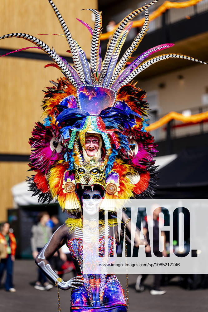 MEXICO CITY: Typical Mexican women celebrating the Day of the Dead during the Formula 1 Mexico Grand Prix at the Autódromo Hermanos Rodríguez on October 29, 2026, in Mexico City, Mexico. Photo by DeFodi Images
