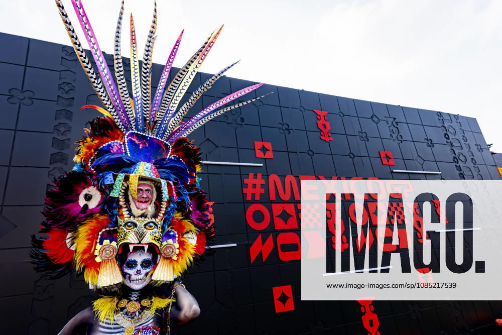 MEXICO CITY: Typical Mexican women celebrating the Day of the Dead during the Formula 1 race in Mexico at the Autódromo Hermanos Rodríguez on October 29, 2026, in Mexico City, Mexico. Photo by DeFodi Images