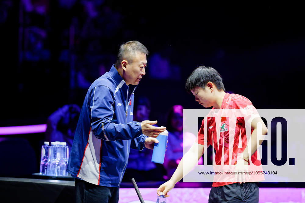 Ma Lin avec Sun Yingsha Benjamin ELKAIM MAXPPP - Montpellier 30 10 2026 Tennis de table WTT Champions Montpellier 2026 1 8 de finale 30 octobre 2026. malin, entraineur chinois, discute avec sunyingsha, joueuse chinoise (n°2 mondiale), pendant une pause. La joueuse tient une bouteille d eau. WTT Champions Montpellier 2026 in Montpellier, France on October 30, 2026. Montpellier FRANCE