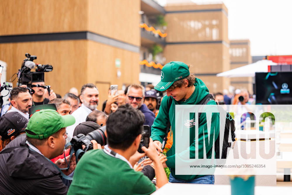 Formula 1 Mexican Grand Prix - Kimi Antonelli Arrives in the Paddock ANDREA KIMI ANTONELLI 12 (ITA) of Mercedes-AMG PETRONAS Formula One Team (Mercedes-AMG F1 W17) arriving in the paddock on Friday during the Formula 1 Gran Premio de la Ciudad de México 2026 at Autódromo Hermanos Rodríguez in Mexico City, Mexico, on October 30, 2026. Credit: Photo by Antoine LAPEYRE Reveries Agency via ABACAPRESS.COM Mexico City Mexico