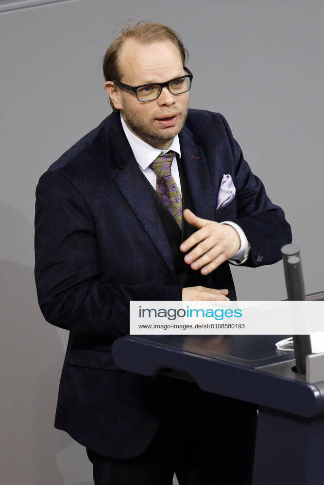 Helge Lindh at the 202 session of the German Bundestag in the Reichstag building Berlin, 17 12 2020 Foto:xC.xFuturexImage