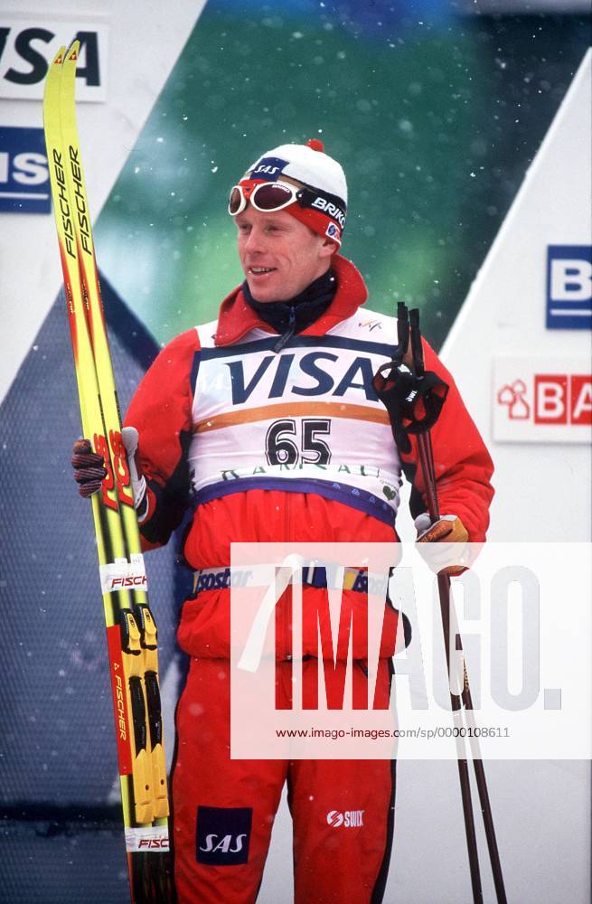 Björn Daehlie (Norwegen) bei der Siegerehrung Nordischer Skilauf WM Herren Nordische Ski Weltmeisterschaft 1999, Nordisch, Skisport Einzelbild Ramsau Freude,