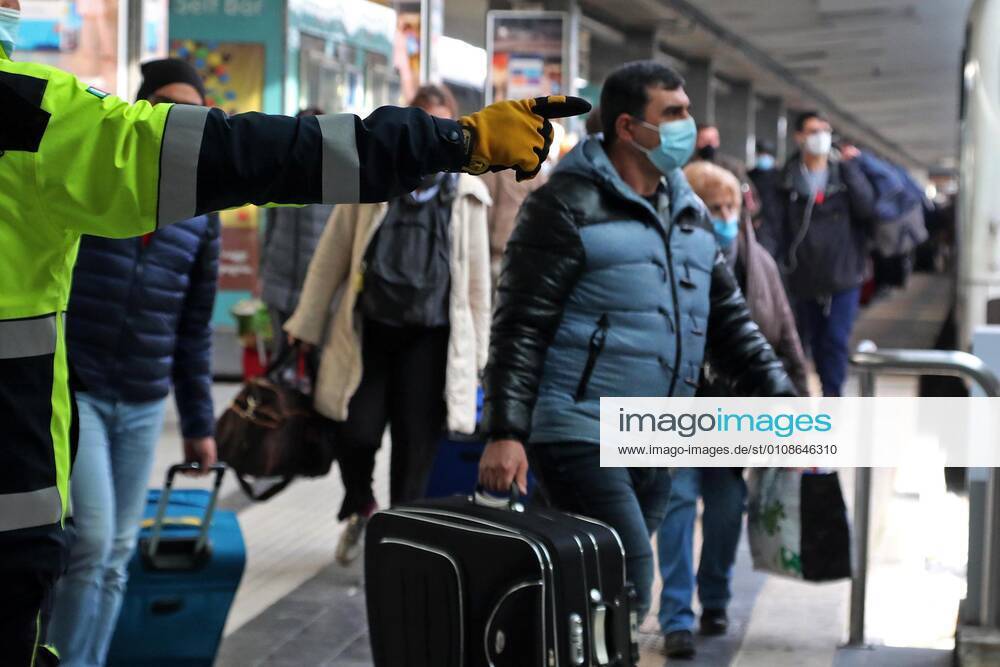 Naples, Covid emergency arrivals at Napoli Centrale station for the exodus from the North before the lockdown for the Christmas period Editorial Usage Only