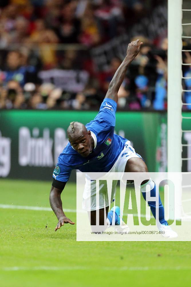 Gdansk , Poland . UEFA EURO 2012 . Halbfinale, GER vs. ITA - goal tor 0:1 Mario Balotelli jubel . 120628WAN002