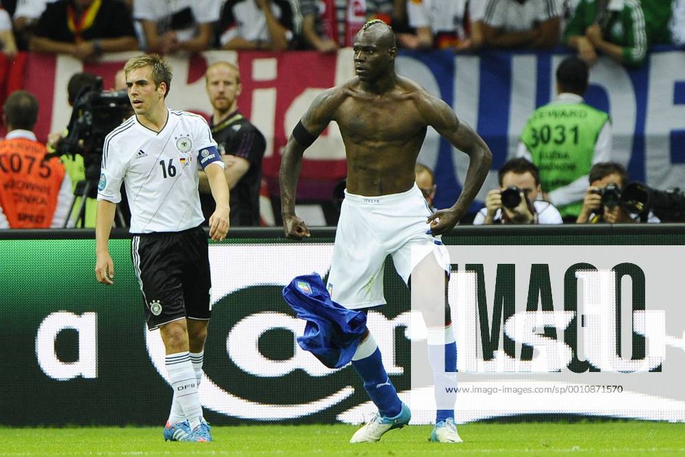 Warschau 28 06 2012 - Euro 2012 Halbfinale - GER vs. ITA - Torjubel Mario Balotelli