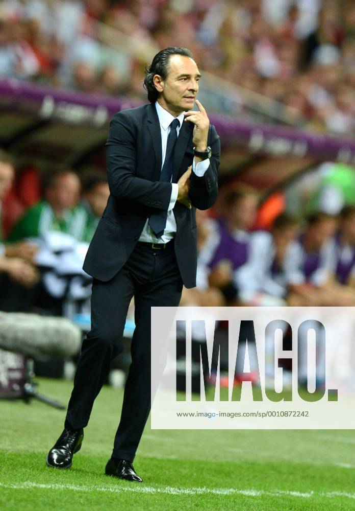 -- Italy s head coach Cesare Prandelli reacts during the semifinal match between Germany and Italy at the Euro 2012 football championships in Warsaw, Poland, June 28, 2012. (Xinhua Liu Lihang) (jyc) POLAND-WARSAW-EURO 2012 FOOTBALL CHAMPIONSHIPS-SEMIFINAL-GERMANY VS ITALY