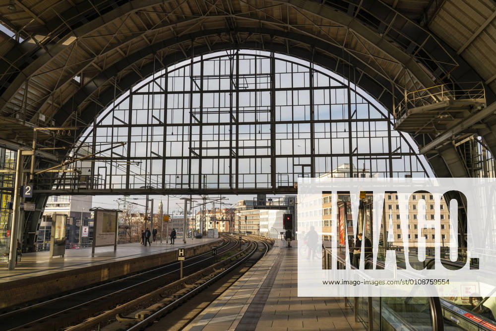 The suburban and regional train station Alexanderplatz in Berlin Mitte Photo Volker Hohlfeld Alexanderplatz Station