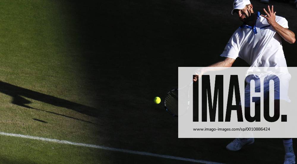 Andy Roddick of the United States returns the ball during the third round match of men s singles at the Wimbledon Championships 2012 in London, Britain, on June 30, 2012. Andy Roddick lost 1-3. (Xinhua Wang Lili) BRITAIN-LONDON-TENNIS-WIMBLEDON CHAMPIONSHIPS