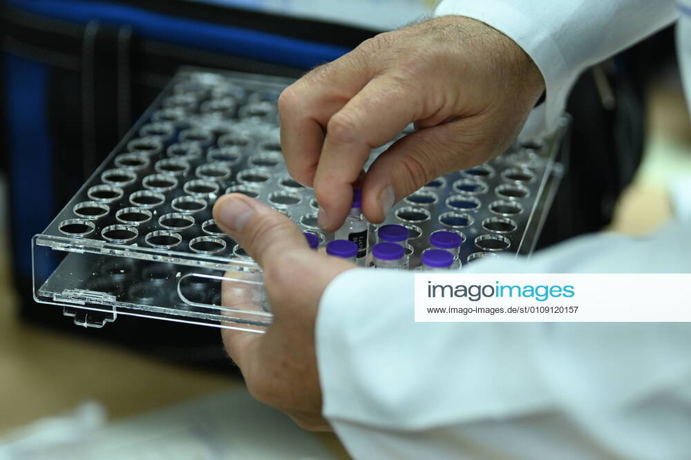 Dosage of the vaccine developed by Pfizer and BioNtech laboratories at Los Olmos residence, where the vaccination against COVID-19 in Spain starts, in Guadalajara (Castilla La-Mancha, Spain), on December 27, 2020. The first doses of the vaccine arrived in Spain yesterday, December 26, at a Pfizer warehouse in Guadalajara by land from Puurs (Belgium). From Monday, weekly deliveries will be made to the autonomous communities with an average of 350,000 doses prioritized for four population groups: residents and health and social care personnel in homes for the elderly and disabled; frontline health care personnel; other health and social care personnel and large non-institutionalized dependents. 27 DECEMBER 2020 Moncloa 12 27 2020 Guadalajara