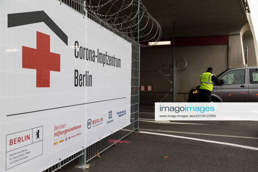 Vaccination vehicle at the Corona vaccination centre at Tegel airport in Berlin on 27 12 2020