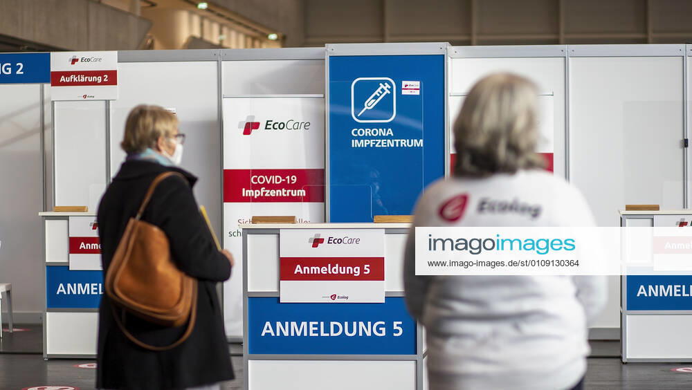 Nuremberg, NurembergMesse, 27 12 2020, The first Corona vaccinations Picture v l a patient and an assistant wait in front of the registration boxes
