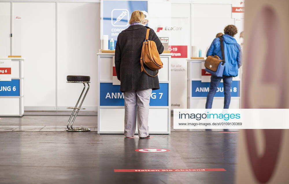 Nuremberg, NuernbergMesse, 27 12 2020, The first Corona vaccinations picture A patient is in front of a registration box