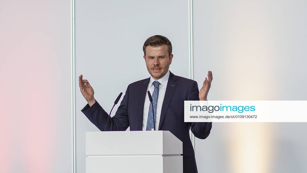 Nuremberg, NurembergMesse, 27 12 2020, The first Corona vaccinations picture Marcus Koenig mayor of the city of Nuremberg gives a speech