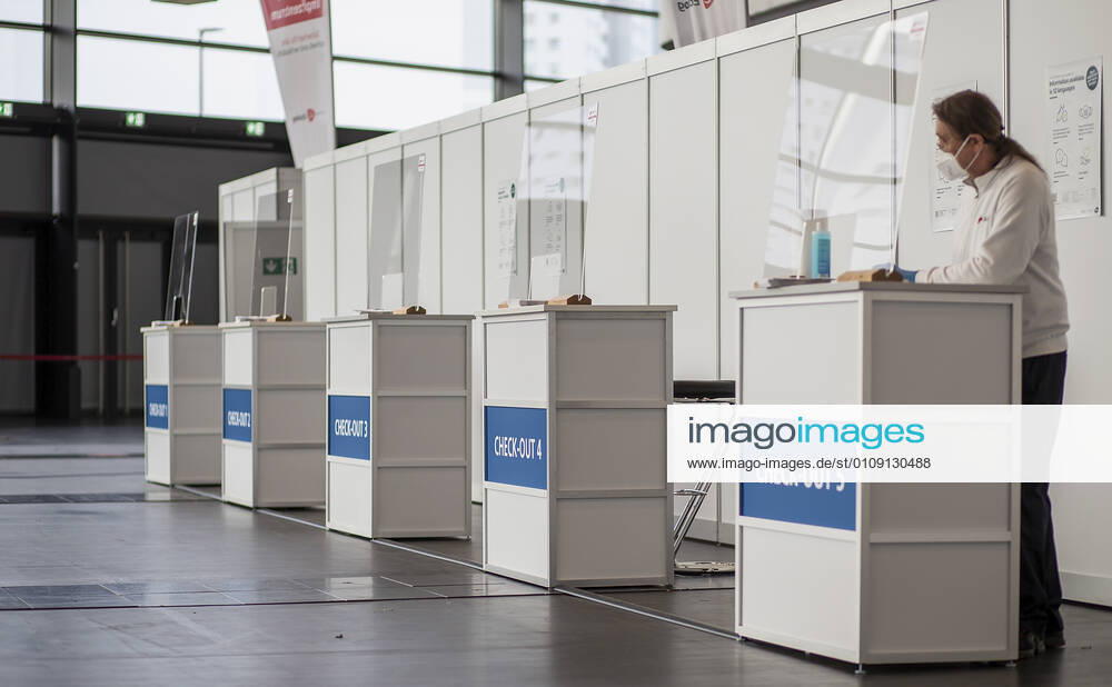 Nuremberg, NuernbergMesse, 27 12 2020, The first Corona vaccinations picture The sign out boxes