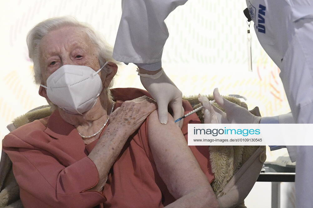 World War II veteran Emilie Repikova receives vaccine against COVID-19 at the Central Military Hospital in Prague, Czech Republic, December 27, 2020. (CTKxPhoto OndrejxDeml) CTKPhotoP202012270118301 _DML6077