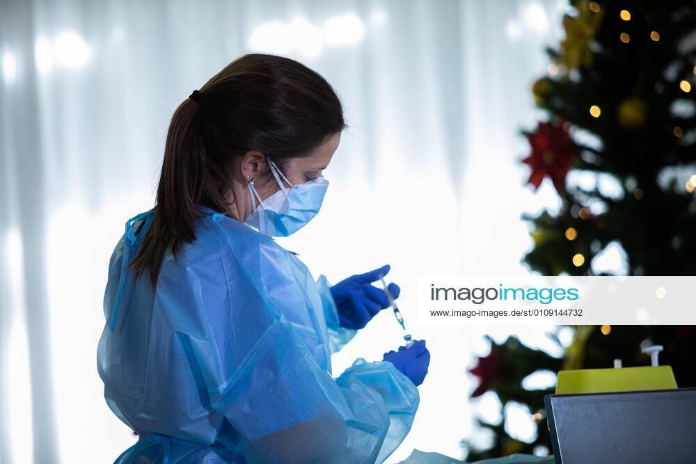 A health worker injects the Covid-19 vaccine on the first day of vaccination in Spain at the Feixa Llarga retirement home in L Hospitalet de Llobregat, Barcelona (Spain), on 27 December 2020. The first doses of the vaccine developed by Pfizer and BioNtech laboratories arrived in Spain yesterday, December 26, at a Pfizer warehouse in Guadalajara by land from Puurs (Belgium). From Monday, weekly deliveries will be made to the autonomous communities with an average of 350,000 doses prioritized for four population groups: residents and health and social-health personnel in homes for the elderly and disabled; front-line health personnel; other health and social-health personnel and large non-institutionalized dependents. 27 DECEMBER 2020 Pau Ven