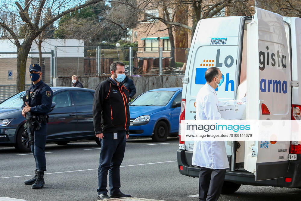 The health personnel of the residence collect the box with the doses of the vaccine during the first day of vaccination against Covid-19 in Spain, in the Vallecas residence for the elderly, belonging to the Madrid Agency for Social Care (AMAS), in Madrid (Spain), on 27 December 2020. The first 1,200 doses are administered in two more residences in the capital, the La Azaleas residence of the ASISPA Group in Ciudad Lineal and the Parque Almansa residence of the Ballesol Group in Moncloa Aravaca. The doses of the vaccine developed by Pfizer and BioNtech laboratories arrived in Spain yesterday, December 26th, at a Pfizer warehouse in Guadalajara by land from Puurs (Belgium). From Monday, weekly deliveries will be made to the autonomous communi