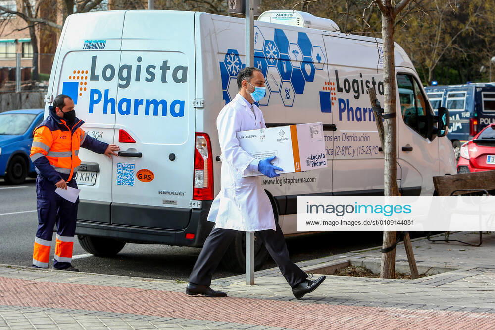 The health personnel of the residence collect the box with the doses of the vaccine during the first day of vaccination against Covid-19 in Spain, in the Vallecas residence for the elderly, belonging to the Madrid Agency for Social Care (AMAS), in Madrid (Spain), on 27 December 2020. The first 1,200 doses are administered in two more residences in the capital, the La Azaleas residence of the ASISPA Group in Ciudad Lineal and the Parque Almansa residence of the Ballesol Group in Moncloa Aravaca. The doses of the vaccine developed by Pfizer and BioNtech laboratories arrived in Spain yesterday, December 26th, at a Pfizer warehouse in Guadalajara by land from Puurs (Belgium). From Monday, weekly deliveries will be made to the autonomous communi