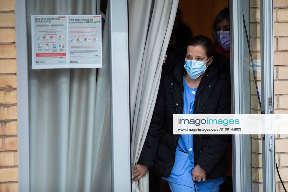 The nurse who gave the first vaccination in Catalonia, Idoia Crespo, during the first day of vaccination in Spain, at the Feixa Llarga retirement home in L Hospitalet de Llobregat, Barcelona (Spain), on 27 December 2020. The first doses of the vaccine developed by Pfizer and BioNtech laboratories arrived in Spain yesterday, December 26, at a Pfizer warehouse in Guadalajara by land from Puurs (Belgium). From Monday, weekly deliveries will be made to the autonomous communities with an average of 350,000 doses prioritized for four population groups: residents and health and social-health personnel in homes for the elderly and disabled; front-line health personnel; other health and social-health personnel and large non-institutionalized depende