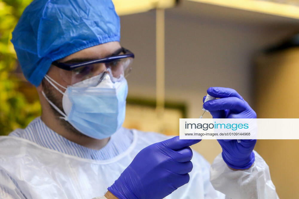 A health worker injects the vaccine during the first day of vaccination against Covid-19 in Spain, in the Vallecas nursing home, belonging to the Madrid Agency for Social Care (AMAS), in Madrid (Spain), on 27 December 2020. The first 1,200 doses are administered in two more residences in the capital, the La Azaleas residence of the ASISPA Group in Ciudad Lineal and the Parque Almansa residence of the Ballesol Group in Moncloa Aravaca. The doses of the vaccine developed by Pfizer and BioNtech laboratories arrived in Spain yesterday, December 26th, at a Pfizer warehouse in Guadalajara by land from Puurs (Belgium). From Monday, weekly deliveries will be made to the autonomous communities with an average of 350,000 doses prioritized for four po