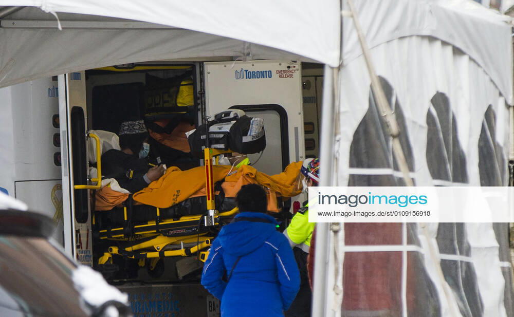 (201228) -- TORONTO, Dec. 28, 2020 -- A patient is wheeled out from an ambulance to the hospital in Toronto, Ontario, Canada, Dec. 27, 2020. Canada s COVID-19 cases surpassed 550,000, with the total hitting 552,020, including 14,963 deaths, as of Sunday afternoon, according to CTV. Ontario, the most populous province in Canada, reported 2,005 new cases, bringing its total case count to 171,416 on Sunday. (Photo by Xinhua) CANADA-ONTARIO-COVID-19 ZouxZheng