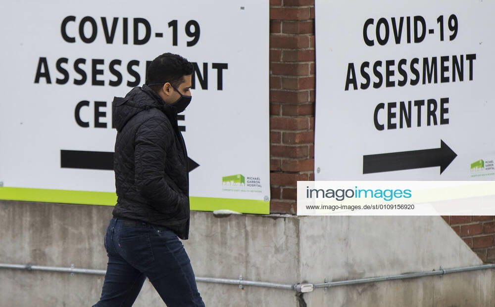 (201228) -- TORONTO, Dec. 28, 2020 -- A man wearing a face mask arrives at a COVID-19 assessment center in Toronto, Ontario, Canada, Dec. 27, 2020. Canada s COVID-19 cases surpassed 550,000, with the total hitting 552,020, including 14,963 deaths, as of Sunday afternoon, according to CTV. Ontario, the most populous province in Canada, reported 2,005 new cases, bringing its total case count to 171,416 on Sunday. (Photo by Xinhua) CANADA-ONTARIO-COVID-19 ZouxZheng