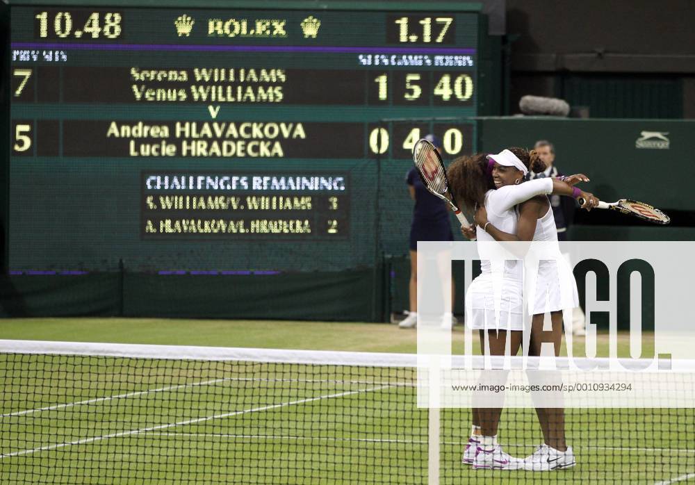 Serena Williams (L) of the United States hugs with Venus Williams after the ladies doubles final at the Wimbledon Championships 2012 in London, Britain on July 7, 2012. (Xinhua Tang Shi) BRITAIN-LONDON-TENNIS-WIMBLEDON-FINALS