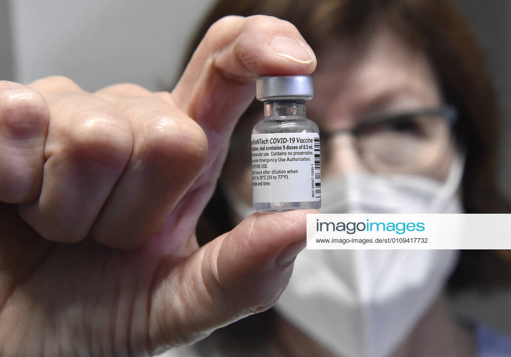 Vaccination against coronavirus continues in the country. It started in Prague and Brno on Sunday, and continues in regions today, January 4, 2021. Photo from the Tomas Bata Regional Hospital in Zlin. (CTKxPhoto DaliborxGluck) CTKPhotoP202101040293501 dg 001
