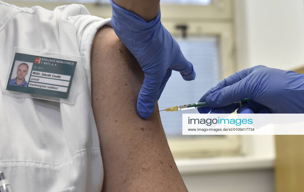 Vaccination against coronavirus continues in the country. It started in Prague and Brno on Sunday, and continues in regions today, January 4, 2021. Photo from the Tomas Bata Regional Hospital in Zlin. (CTKxPhoto DaliborxGluck) CTKPhotoP202101040293801 dg 002