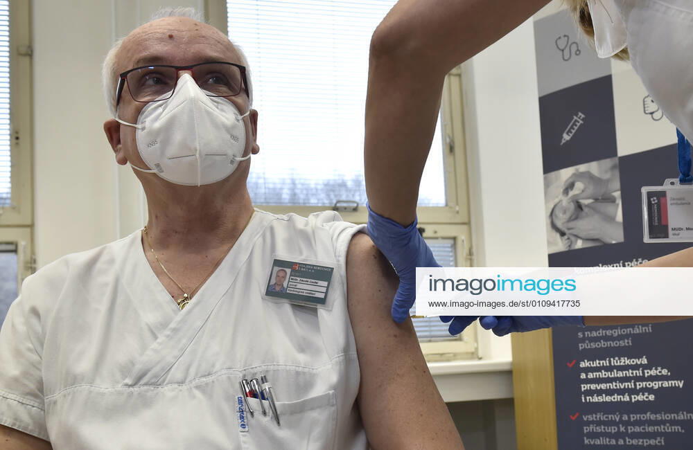 Vaccination against coronavirus continues in the country. It started in Prague and Brno on Sunday, and continues in regions today, January 4, 2021. Photo from the Tomas Bata Regional Hospital in Zlin. (CTKxPhoto DaliborxGluck) CTKPhotoP202101040294301 dg 003