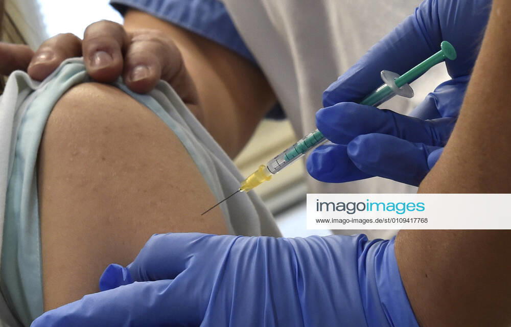 Vaccination against coronavirus continues in the country. It started in Prague and Brno on Sunday, and continues in regions today, January 4, 2021. Photo from the Tomas Bata Regional Hospital in Zlin. (CTKxPhoto DaliborxGluck) CTKPhotoP202101040299201 dg 009