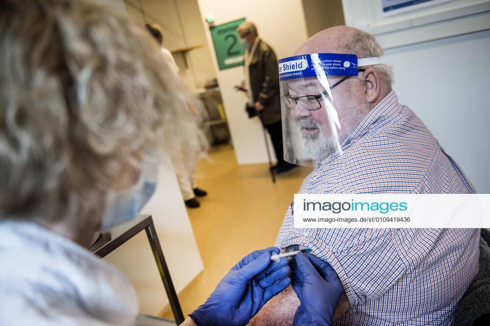 The vaccination center at Athenevaenget in Odense opens Here, all citizens can come and be vaccinated during 2021 In the first instance, it is people aged 65 and up who receive both personal care and practical help The vaccination center opens on Monday 4 January 2021 Peter Augustinus 66 years old is ready for the plug, Odense Denmark